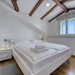 Casa Conrad أوباتيا